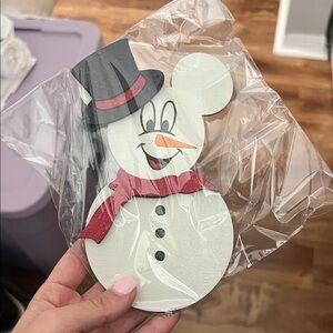 Mickey snowman